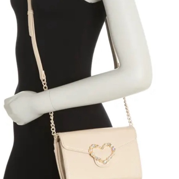 Betsy Johnson EMBELLISHED HEART CROSSBODY WALLET IN BERRY NWT - Picture 5 of 6